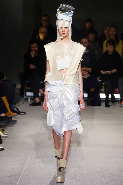 Look 15